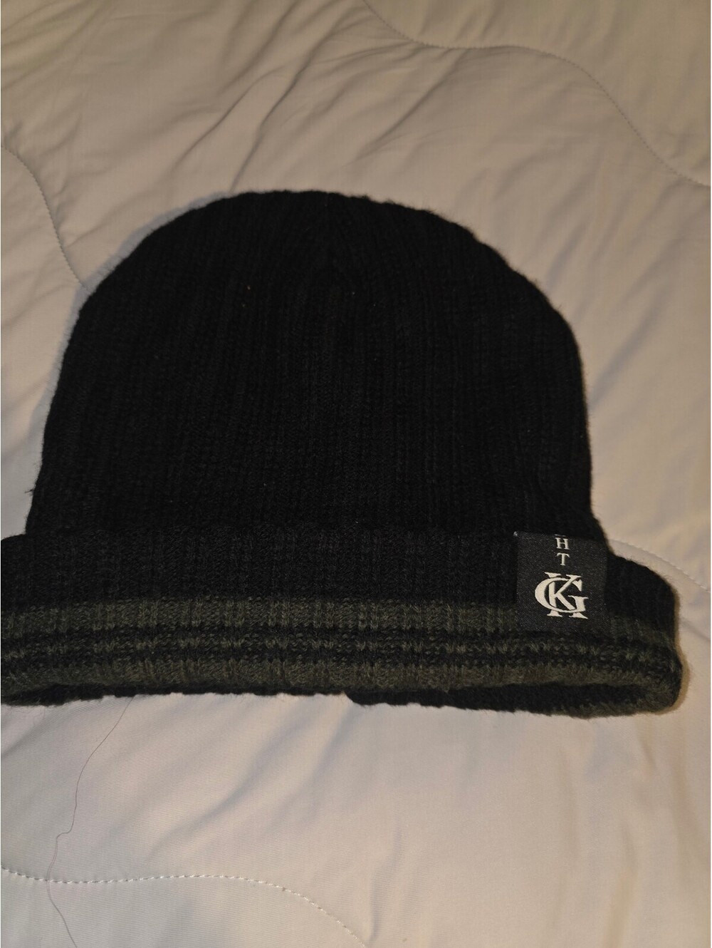 Lamreht Mens Black Ribbed Cuffed Beanie Hat Logo Patch One Size